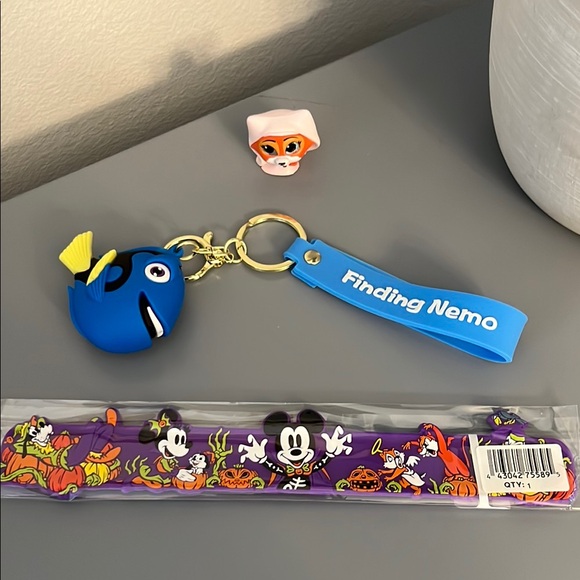 Disney Other - Disney Collection, Dory Keychain Doorable Bracelet